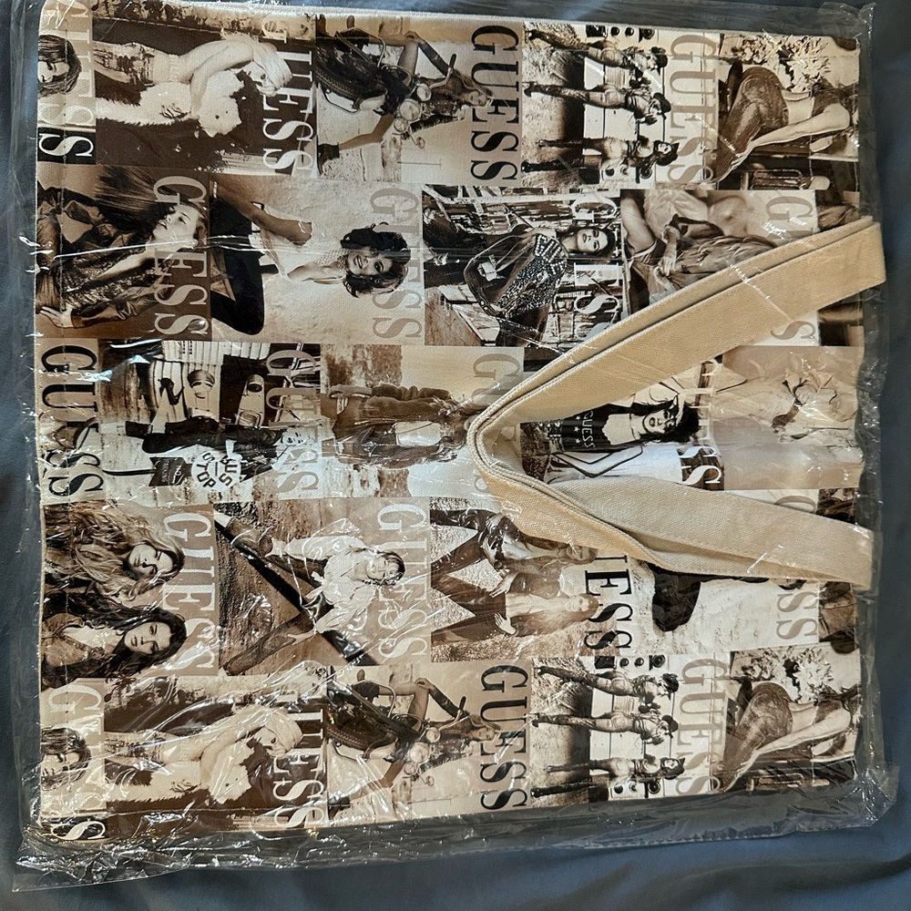 GUESS Graphic Tote Bag